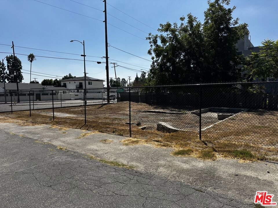 main property photo 14