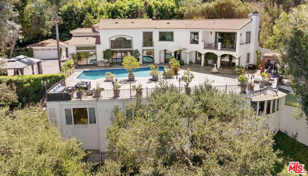 main property photo 28