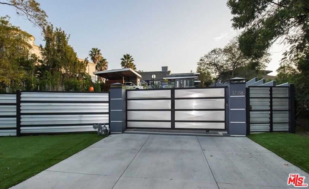 main property photo 28