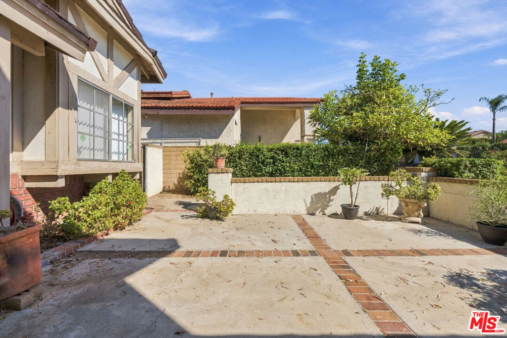 main property photo 9