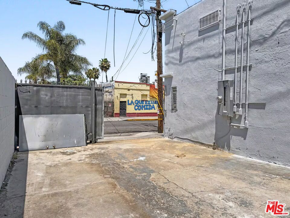 main property photo 11