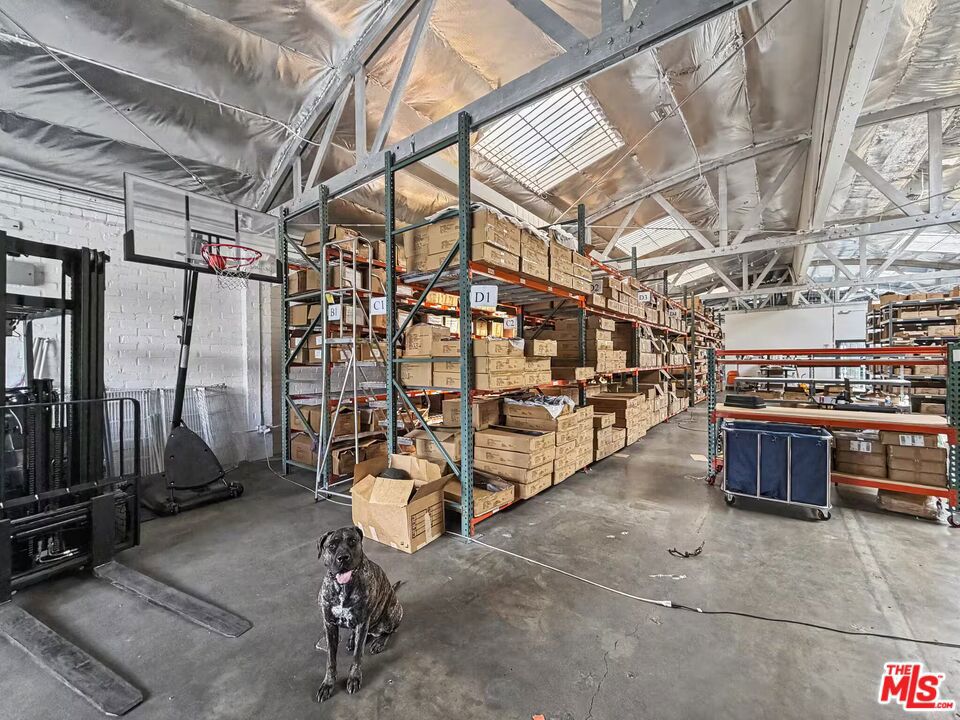 main property photo 10