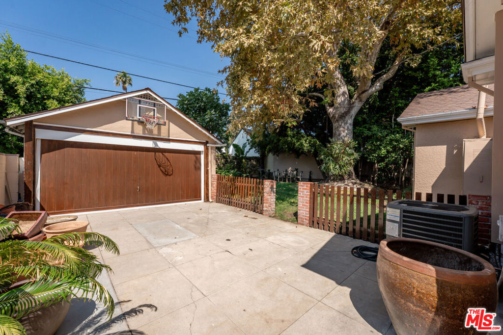 main property photo 13
