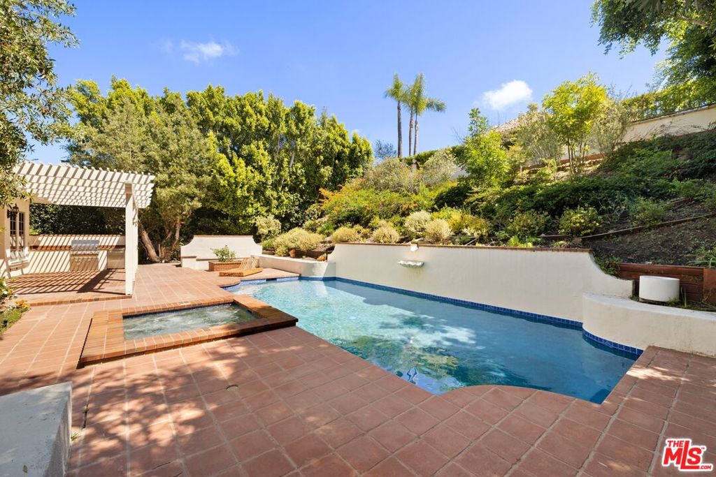 main property photo 35