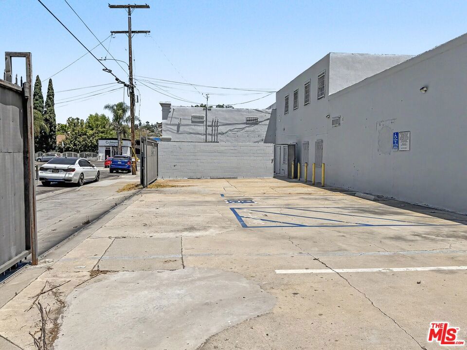 main property photo 10