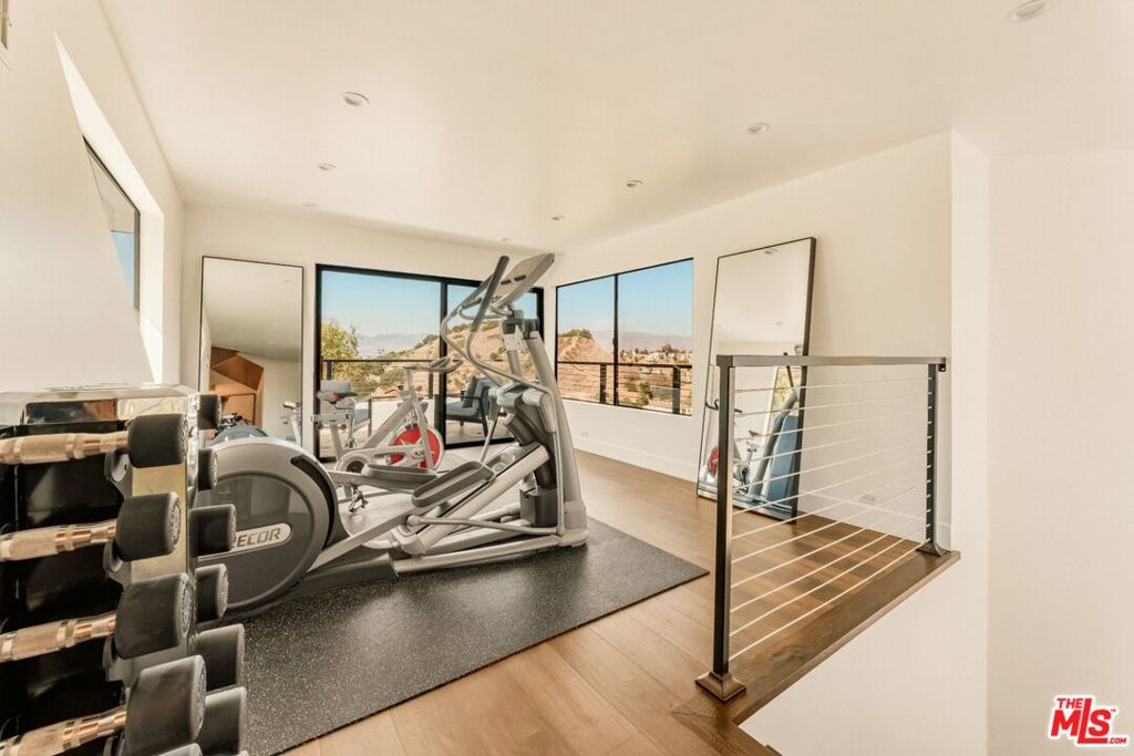 main property photo 25