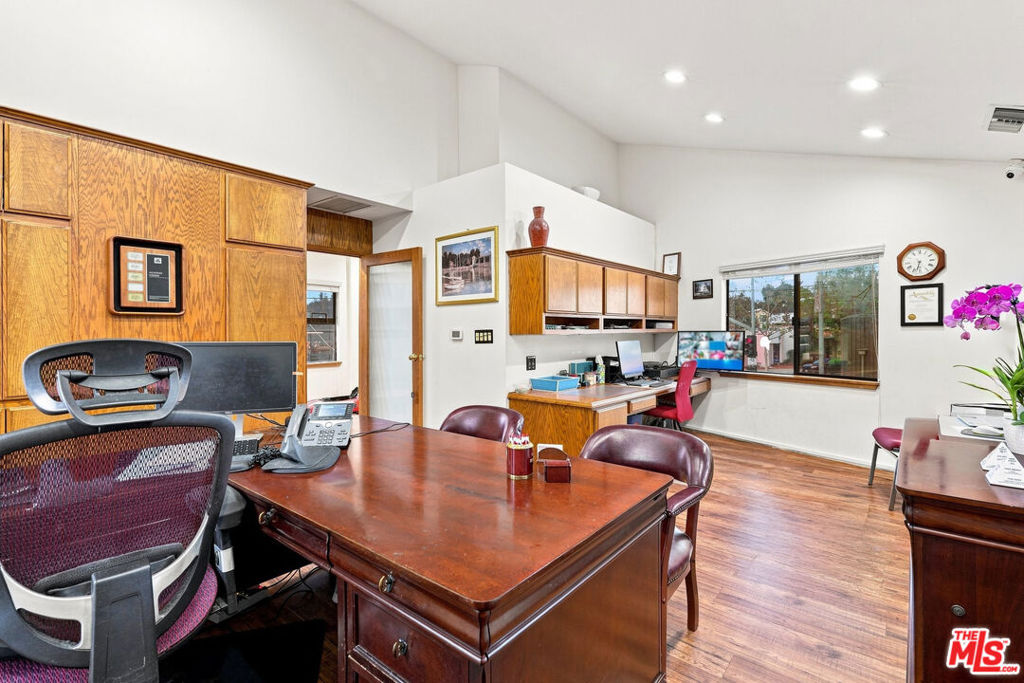 main property photo 30