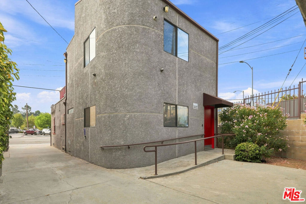 main property photo 39
