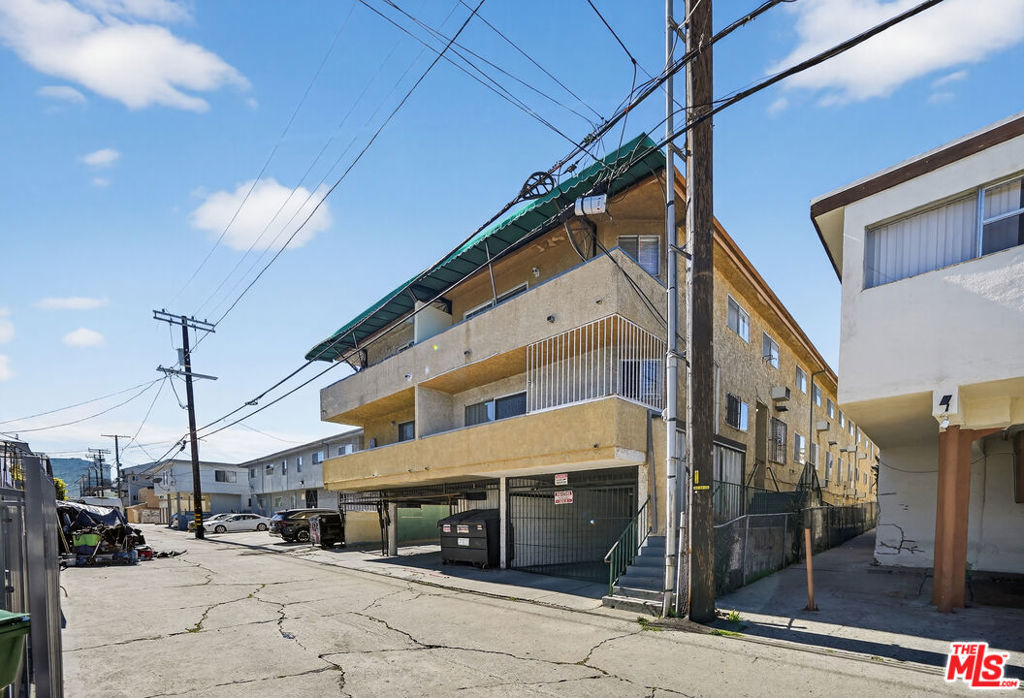 main property photo 6