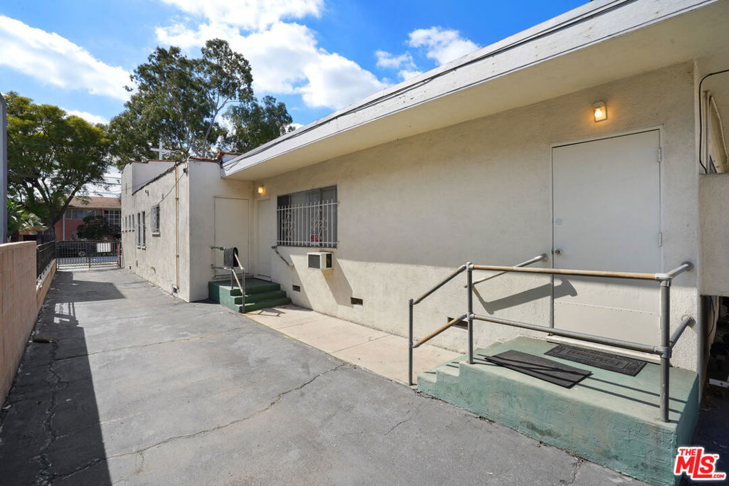 main property photo 37