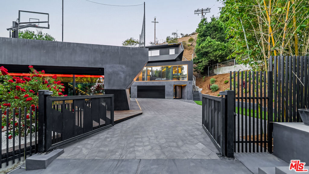 main property photo 50
