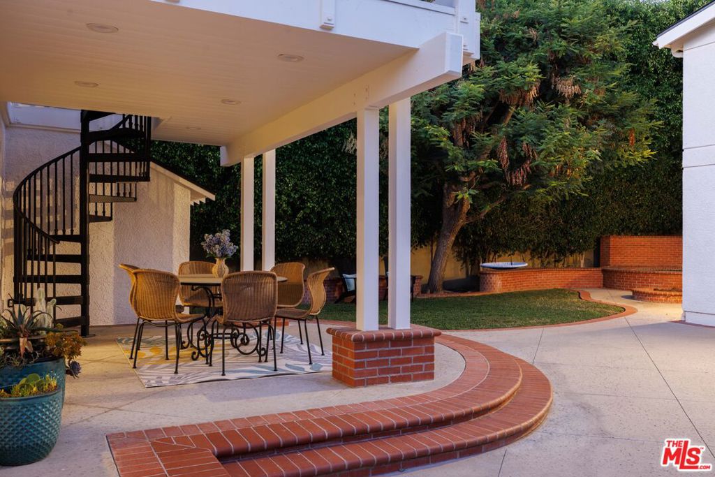 main property photo 24