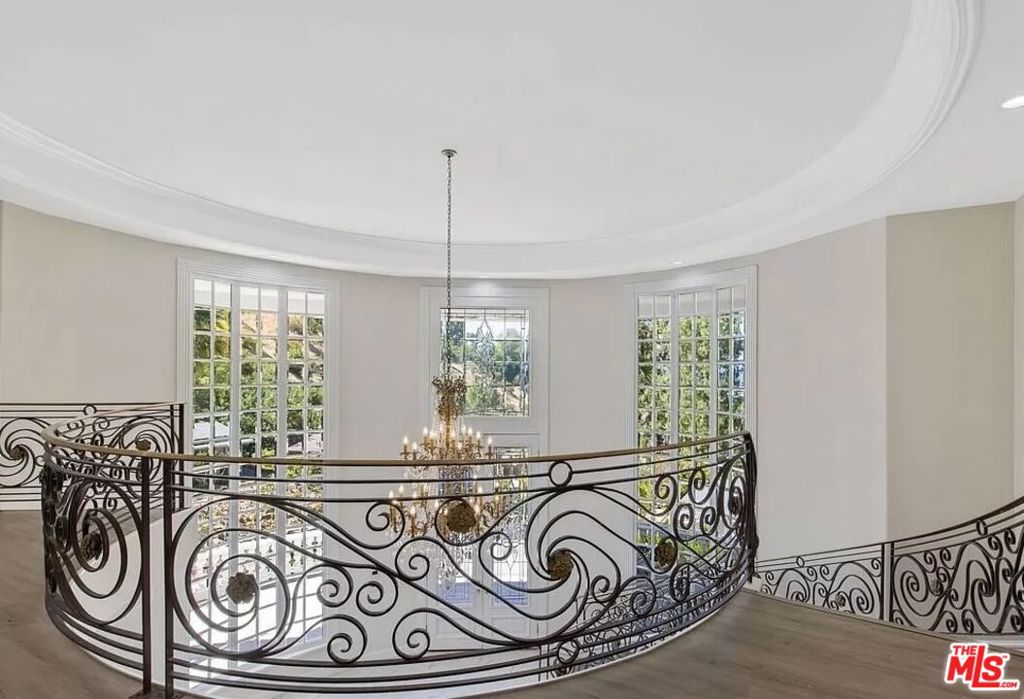 main property photo 19