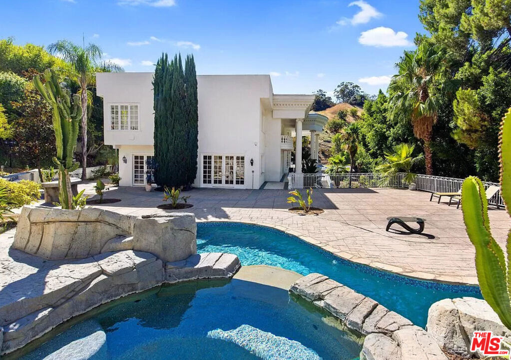 main property photo 28
