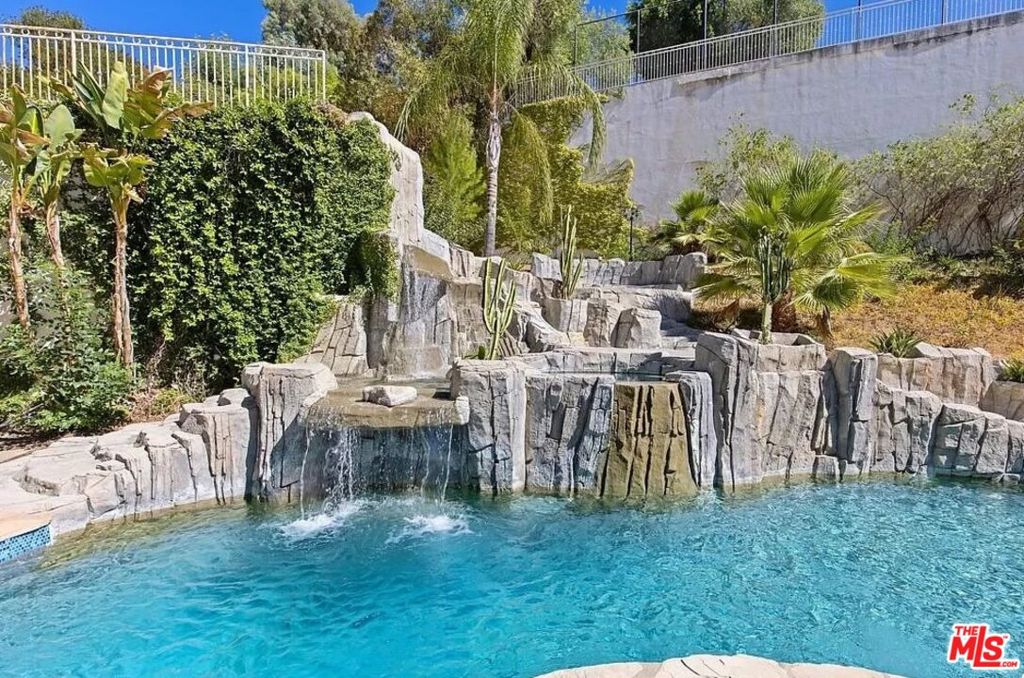 main property photo 29