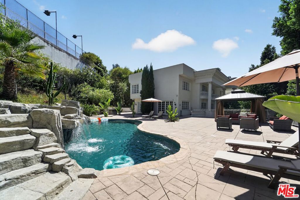 main property photo 30