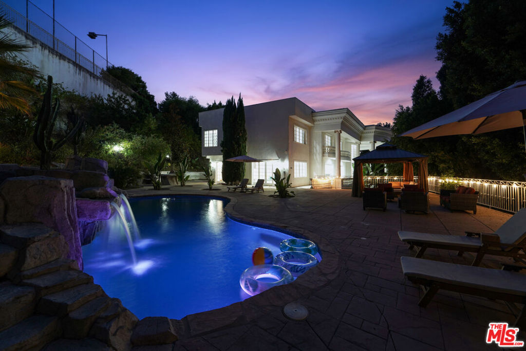 main property photo 31