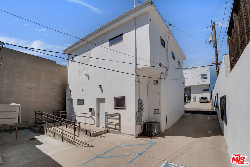 main property photo 30