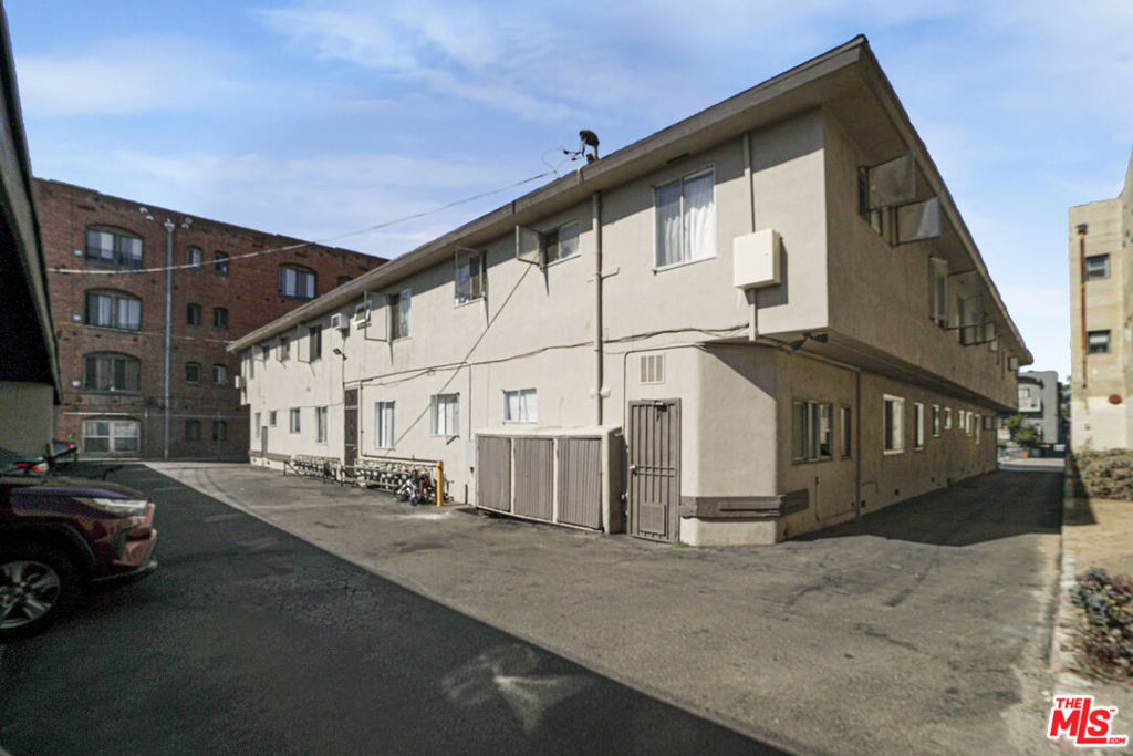 main property photo 9