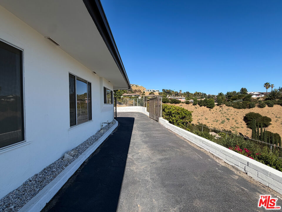 main property photo 40