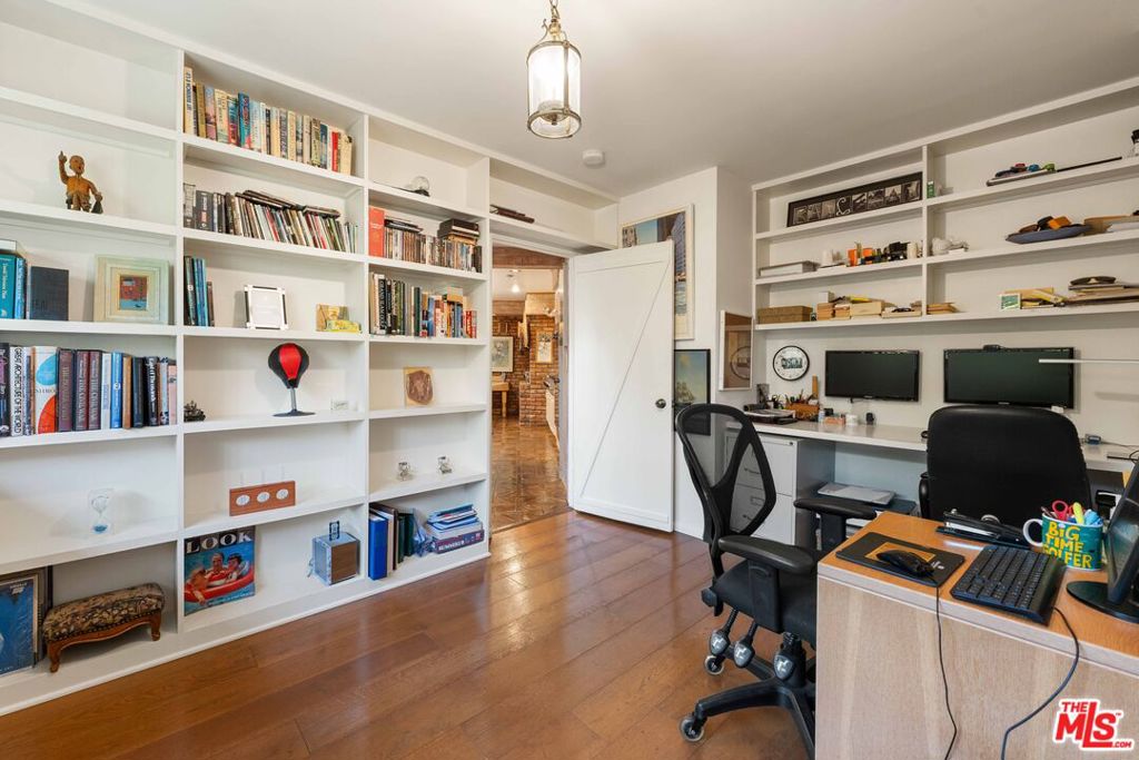 main property photo 23