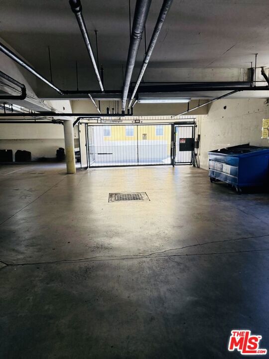 main property photo 28