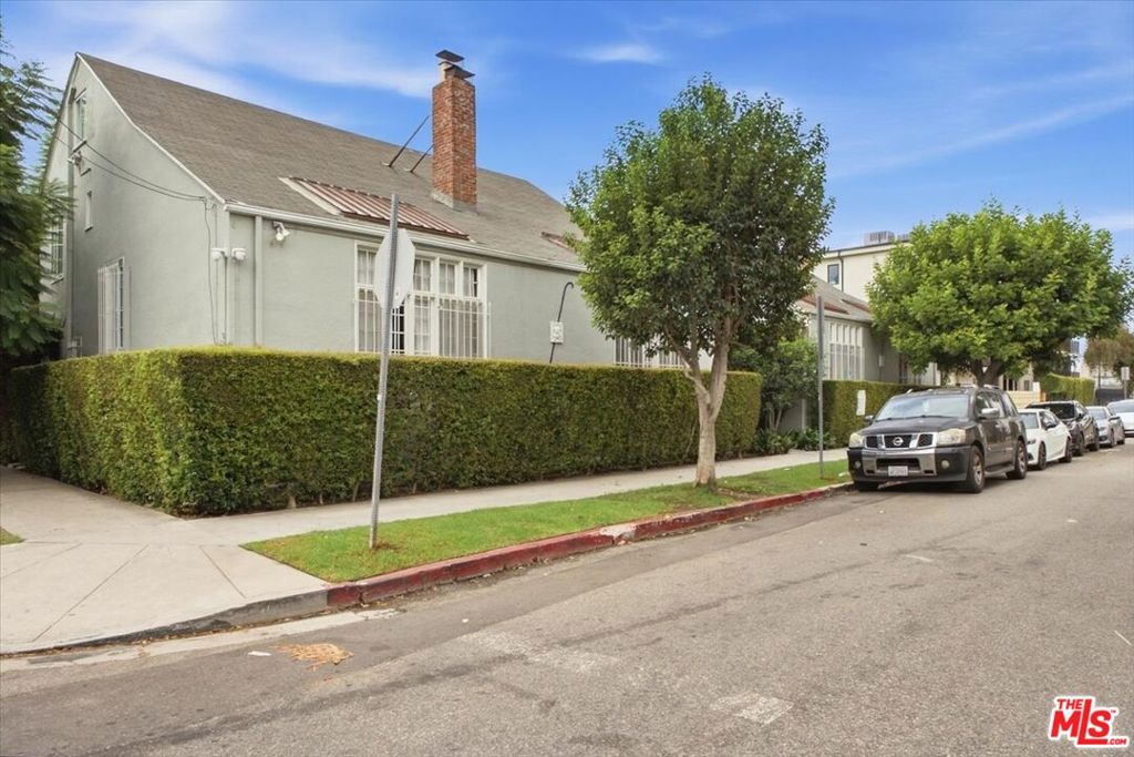 main property photo 32