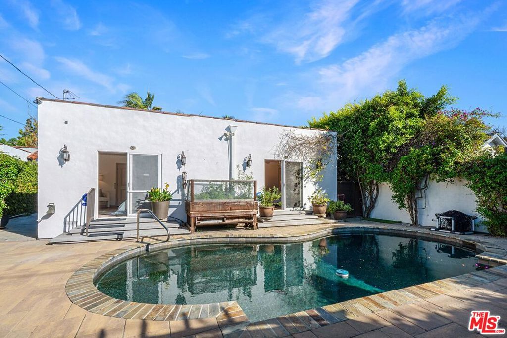 main property photo 30