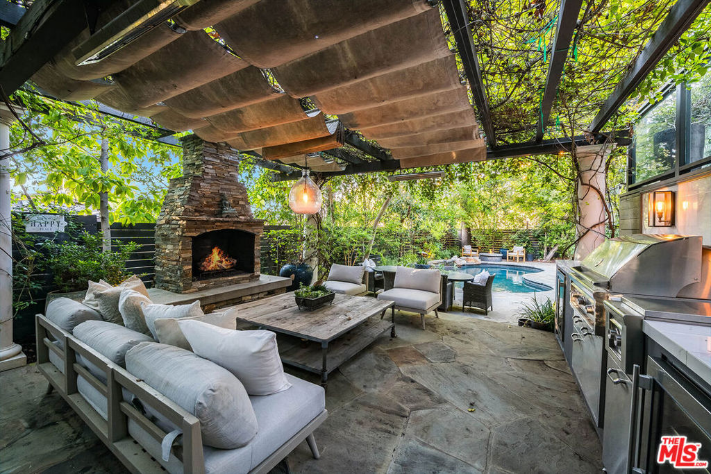 main property photo 17