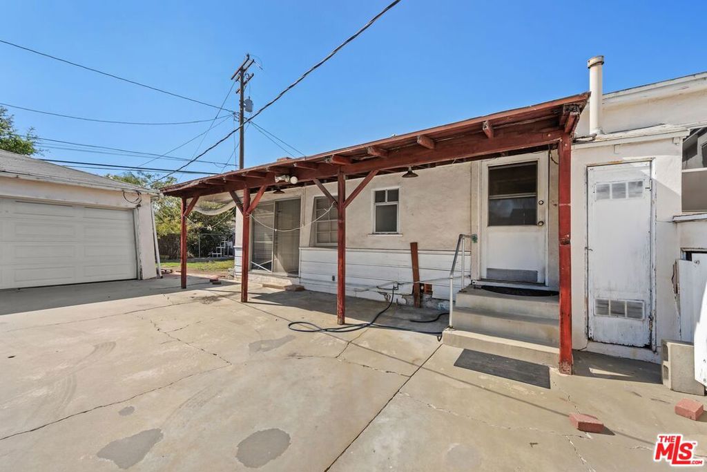 main property photo 30