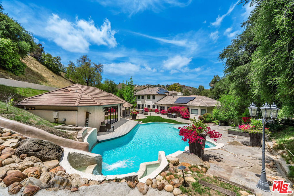 main property photo 40