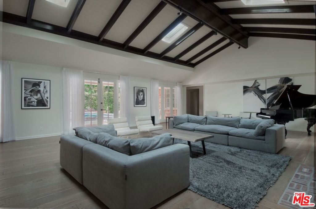 main property photo 4