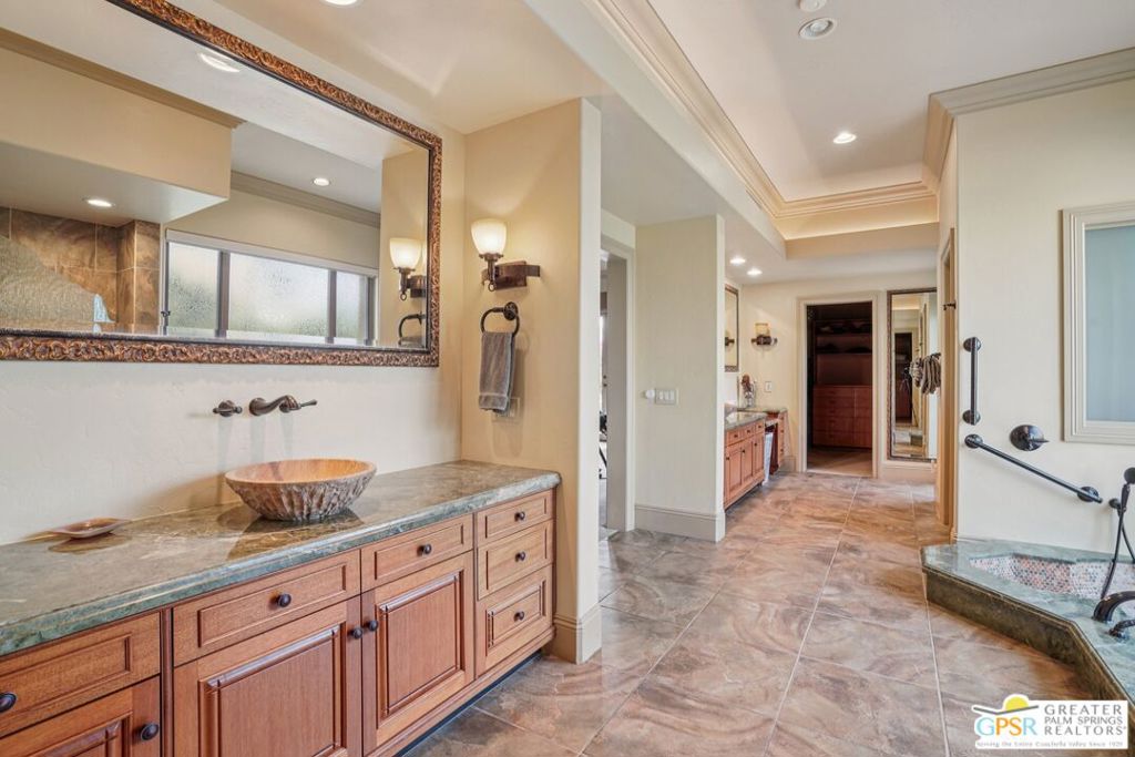main property photo 50