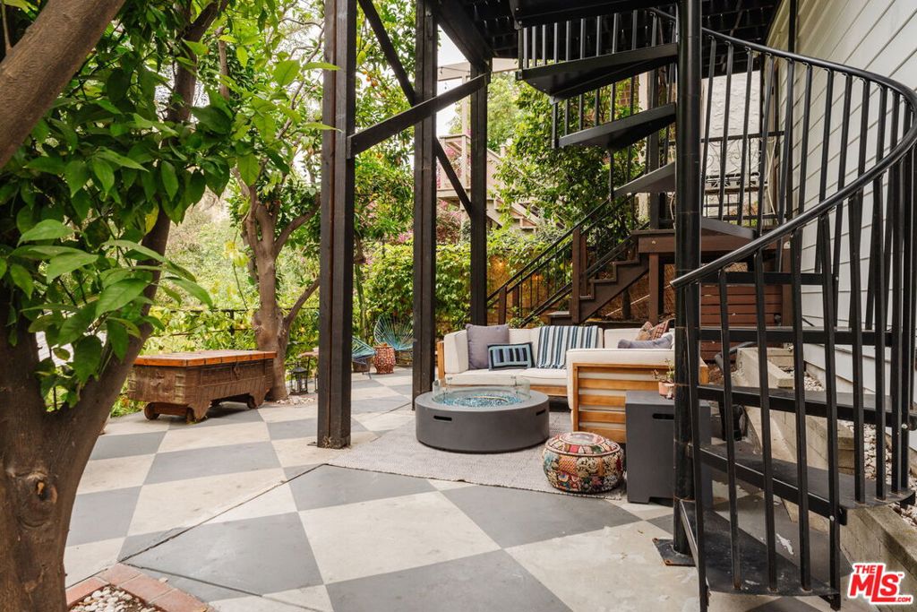 main property photo 25