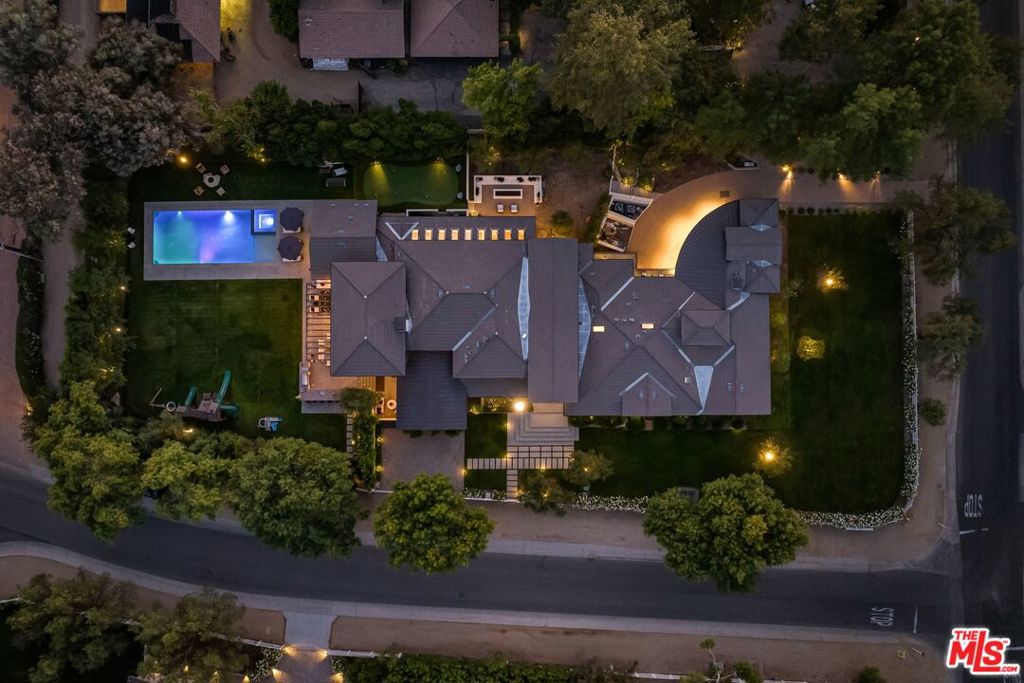 main property photo 31