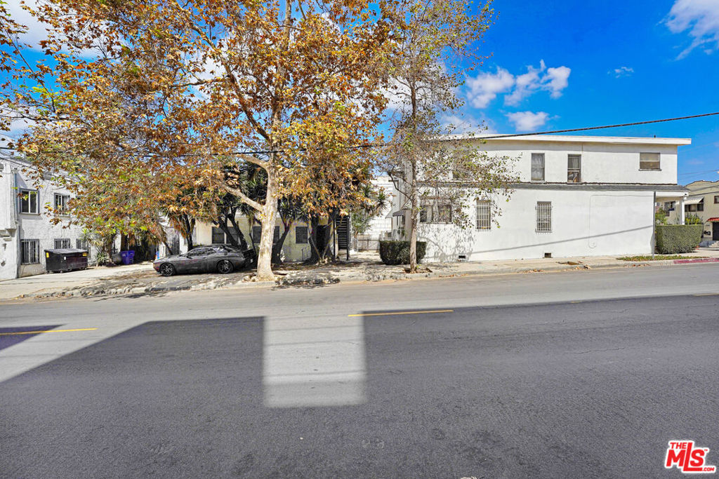 main property photo 9