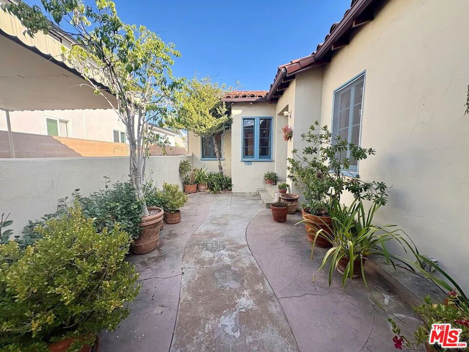 main property photo 32