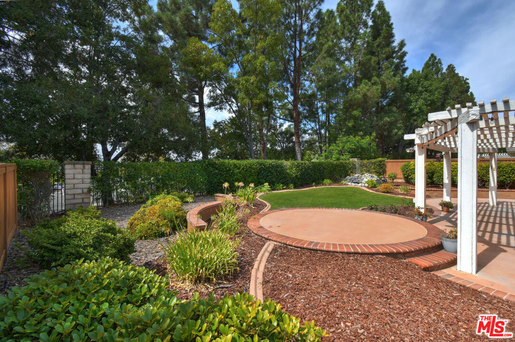 main property photo 25