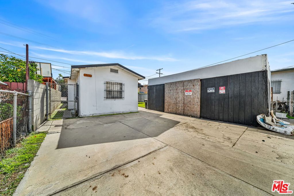 main property photo 32