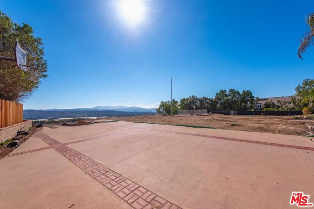 main property photo 12