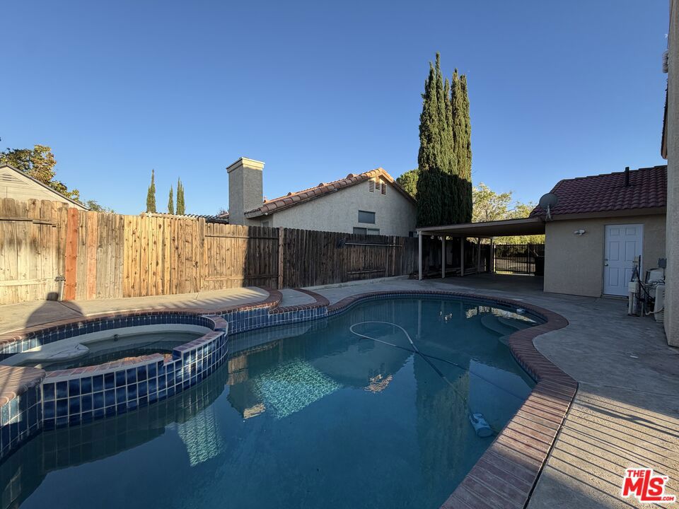 main property photo 17