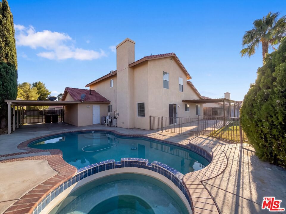main property photo 18