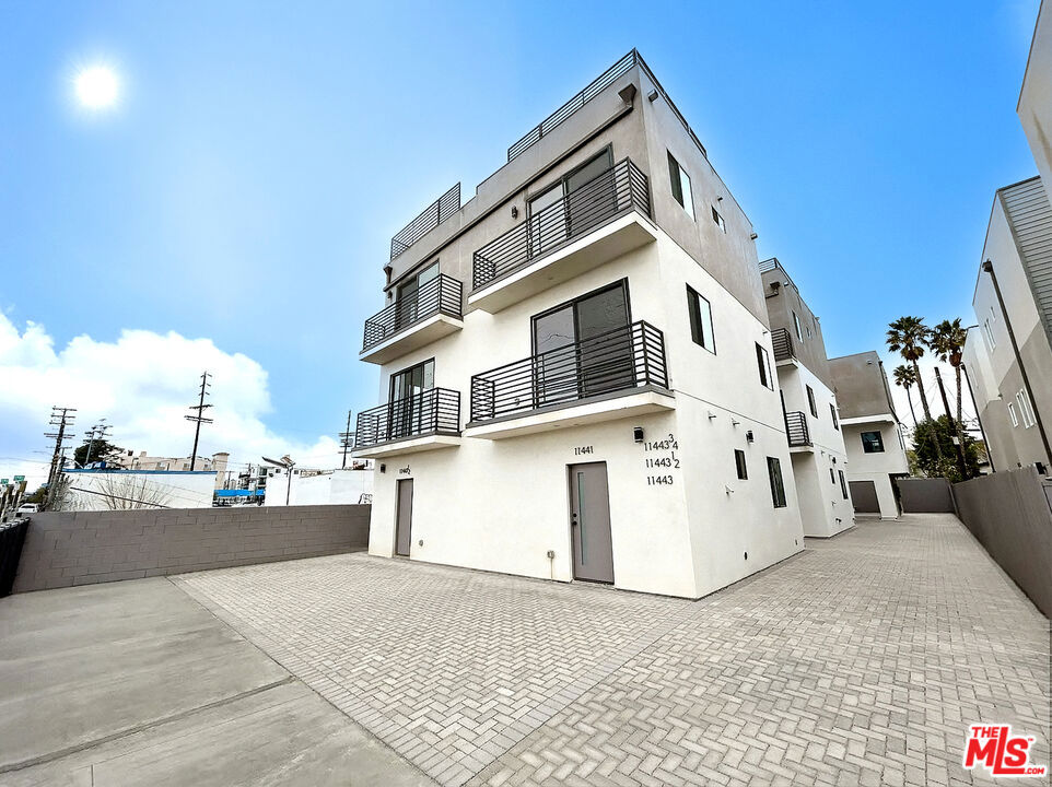 main property photo 20