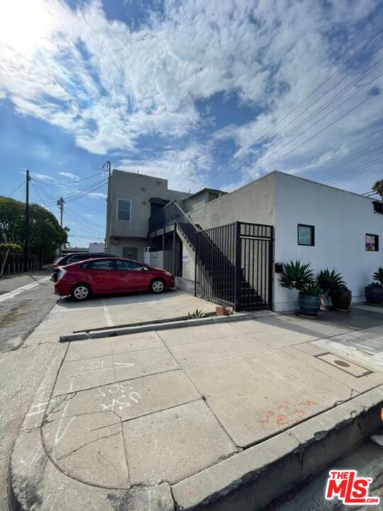 main property photo 13