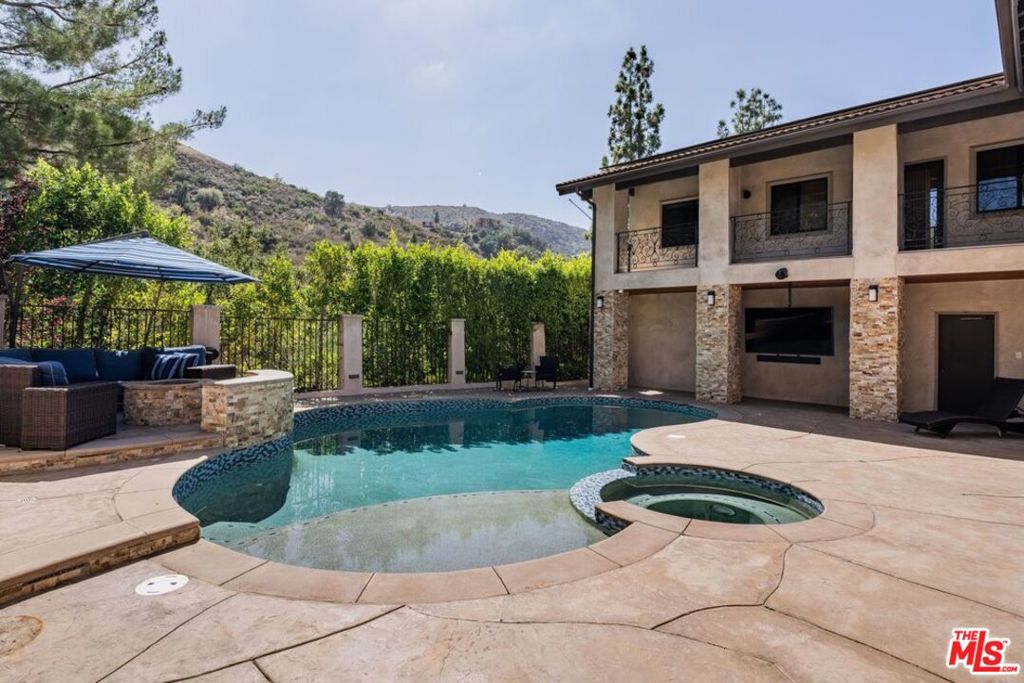 main property photo 31