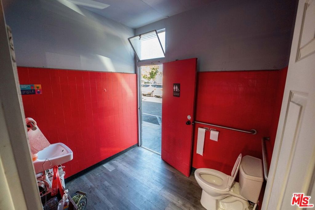 main property photo 11