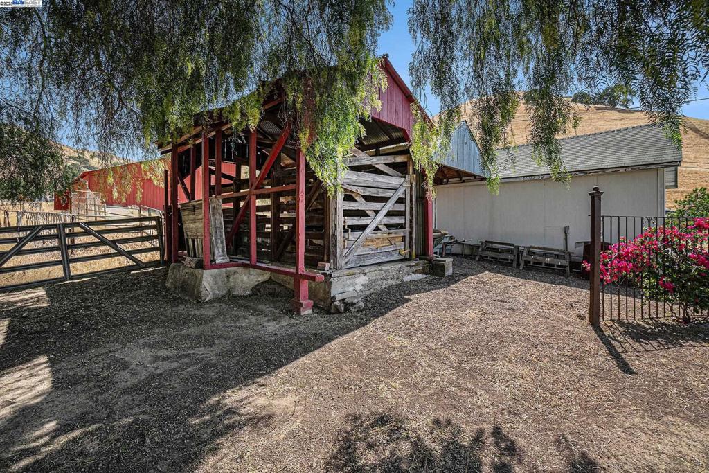 main property photo 34