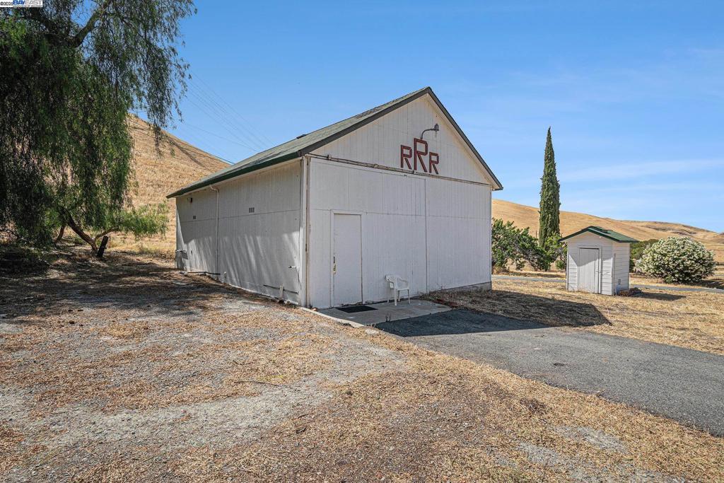 main property photo 37