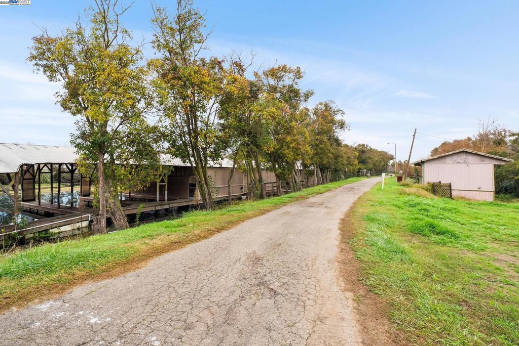 main property photo 32