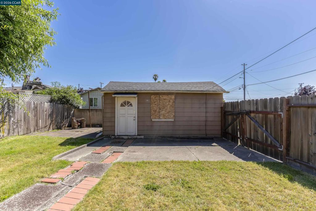 main property photo 40